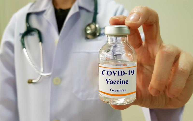 La vacuna contra la COVID-19 llegará en 2020, dice la industria farmacéutica