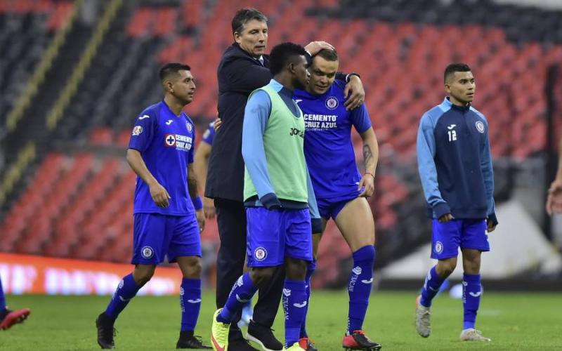 Miembro del staff de Cruz Azul dio positivo a Covid-19