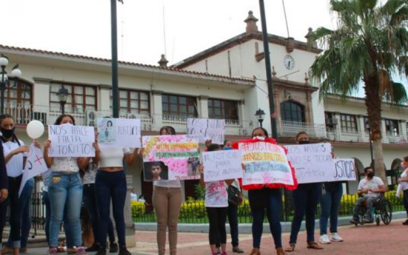 ¡Justicia para TOÑITO!; marchan pobladores