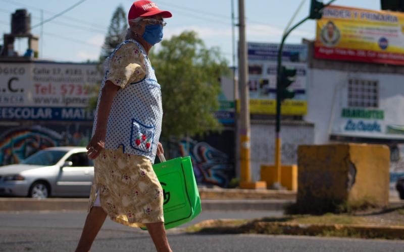 La mitad del país pasa a semáforo naranja