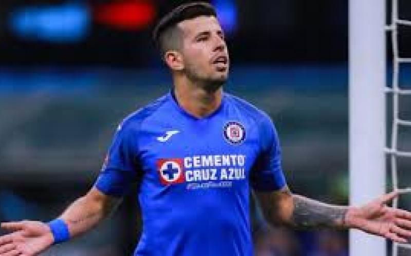 Cruz Azul piensa en poner transferibles a tres futbolistas