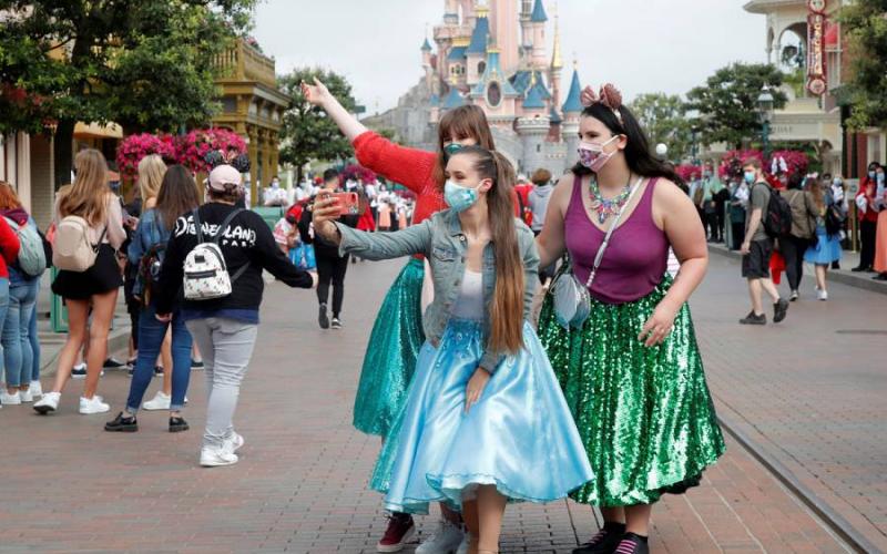 Disneyland París reabre después de un cierre de cuatro meses