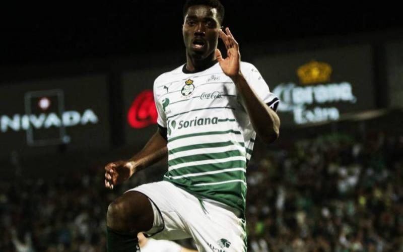 Afición pide el regreso de Djaniny Tavares a Santos