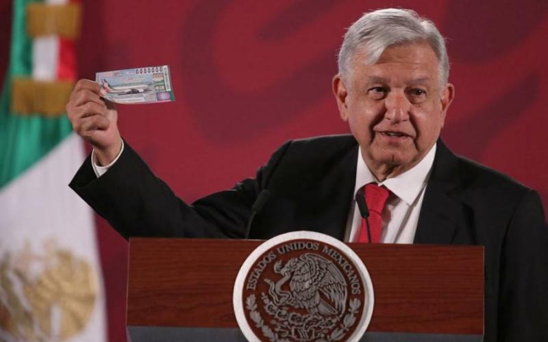 AMLO pide a población comprar “cachitos” de rifa de avión