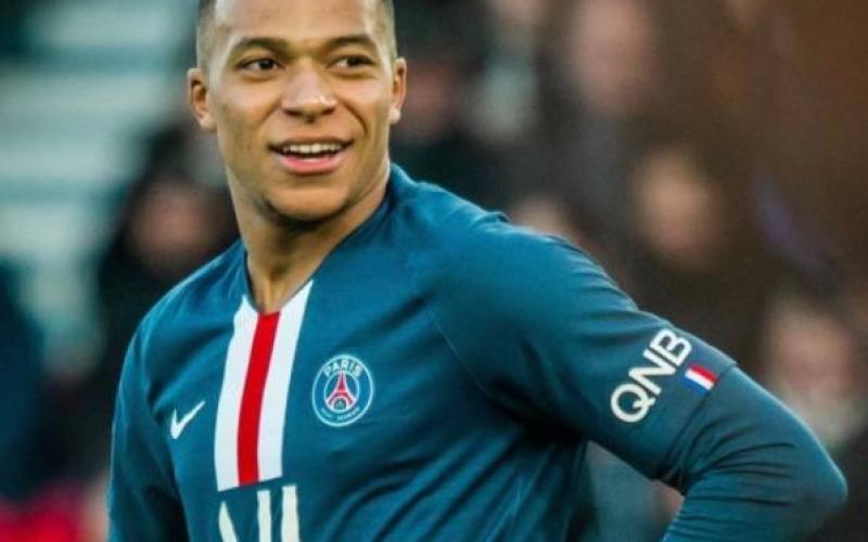 Mbappé zanja rumores y se queda en el PSG