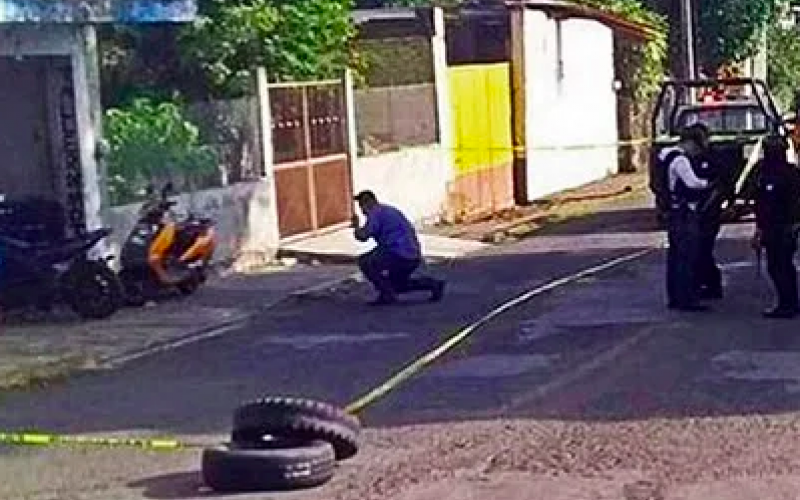 Reportan grave a mujer policia baleada en Paso del Macho