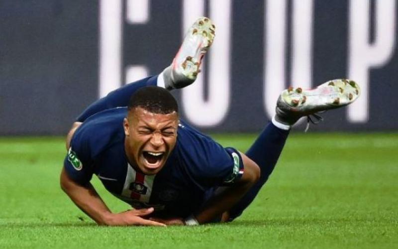 PSG campeón de la Copa de Futbol Francesa en la final marcada por lesión de Mbappé