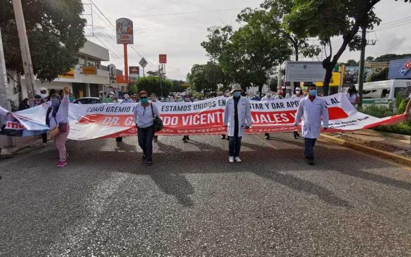 Detienen a médico que atendía COVID-19 en el estado de Chiapas