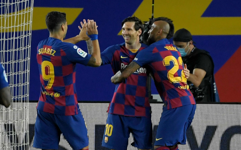 Messi anota su gol numero 700 tras un penal ante el Atlético de Madrid