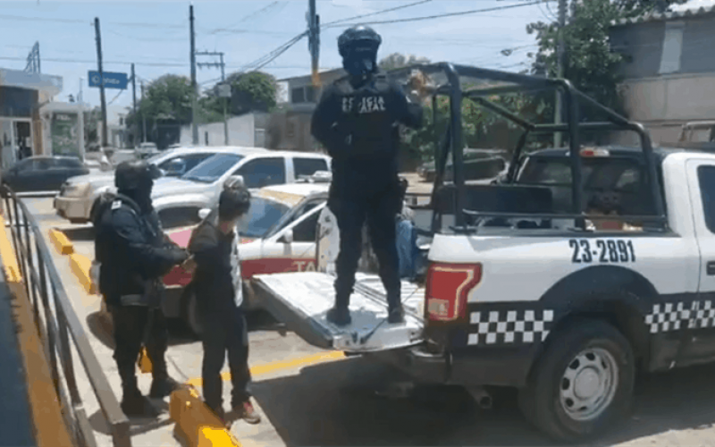  Elementos policiacos de Veracruz detienen a una banda de asaltantes