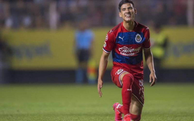 Chivas separa de forma indefinida a Uriel Antuna y Alexis Vega