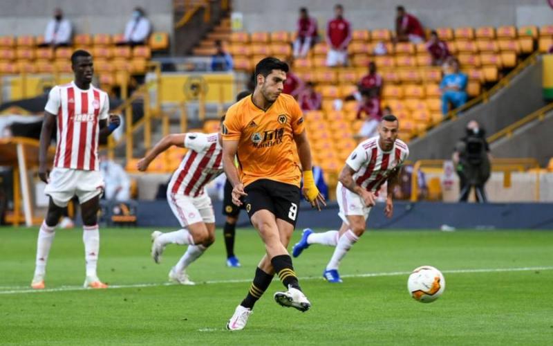 Video: Raúl Jiménez le da la victoria al Wolverhampton en Europa League