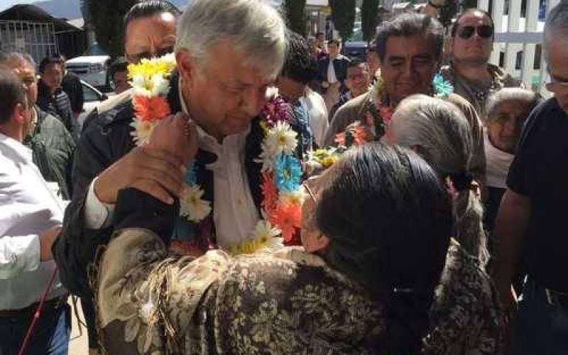 Los pobres primero también en la aplicación de vacuna, adelanta AMLO