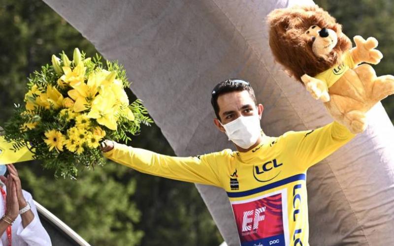 Colombiano Martínez gana Critérium Dauphiné tras retiro de Roglic