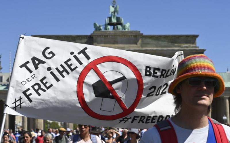 Gran protesta en Berlín Alemania por restricciones COVID19