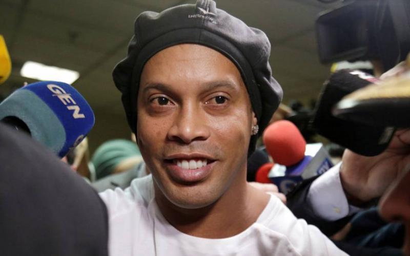 Juez paraguayo resolverá si Ronaldinho queda libre después del 15 de agosto