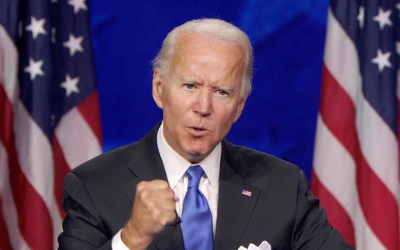 Joe Biden promete dejar atrás época obscura en los Estados Unidos 
