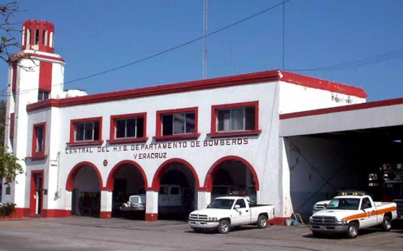  Tocaran sirenas y colocaran ofrendas florales durante su festejo Bomberos de Veracruz