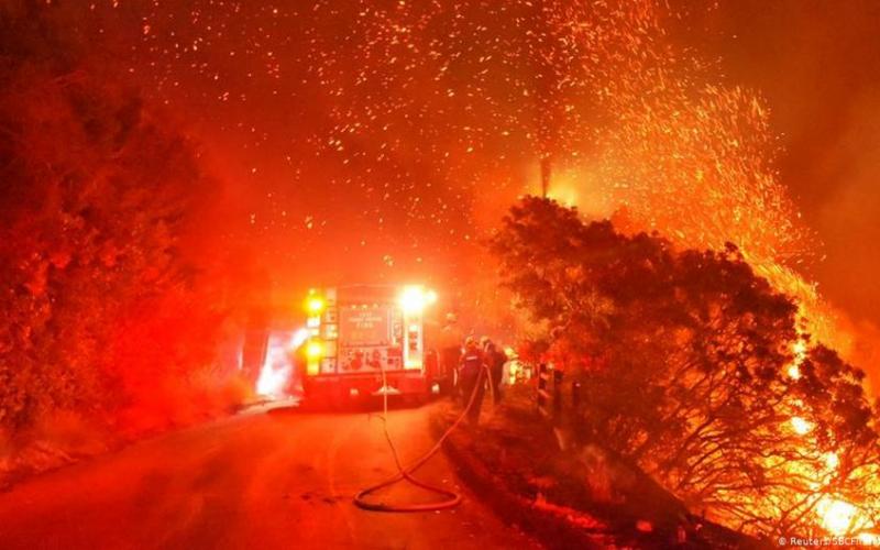 Causa evacuaciones fuerte incendio en California