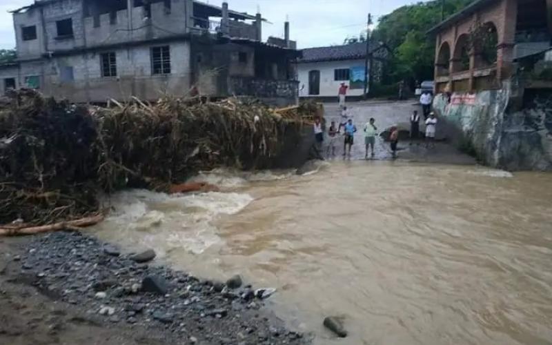  Tres fallecidos en Veracruz tras desborde de arroyos y ríos