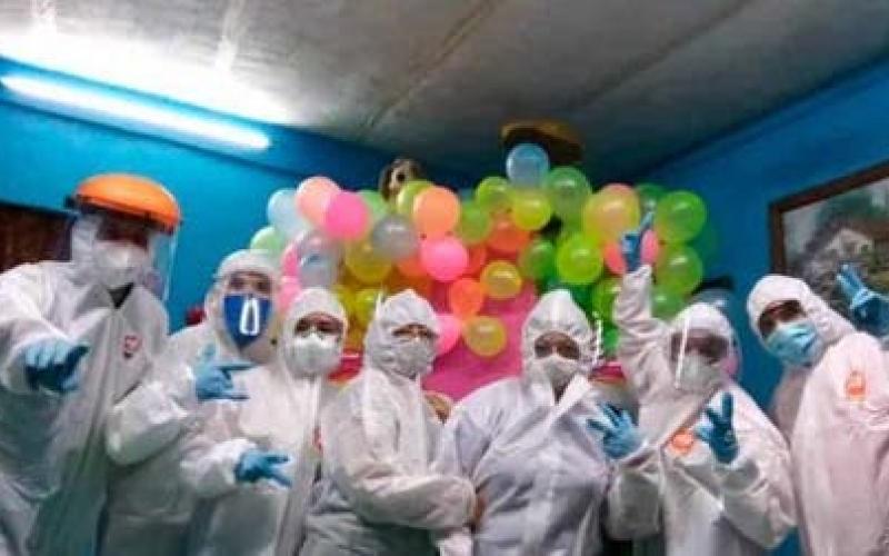  Dan de baja a trabajadores de la salud que hicieron fiesta con material COVID19