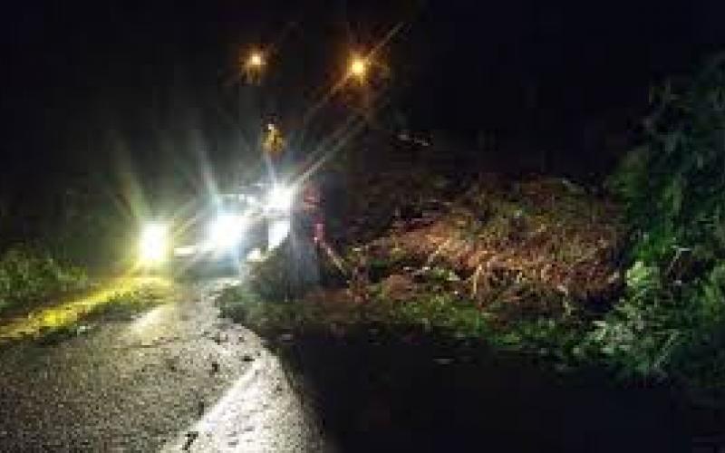 La carretera Huatusco Fortín permanece cerrada debido a un deslave