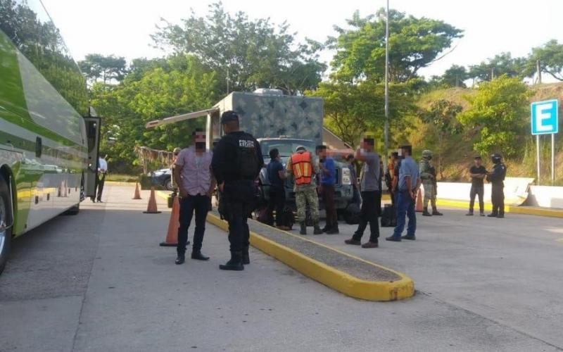  SEDENA y la SSP rescatan a 20 migrantes en las Choapas Veracruz