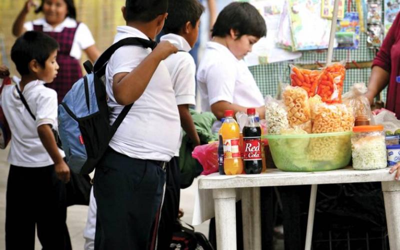 Comidas chatarras y refrescos, ventas prohibidas a niñas y niños en Oaxaca