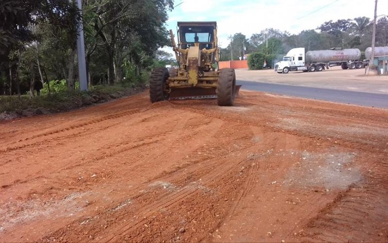 Revestimiento de calles, reparación de caminos: Gobierno municipal Sayula de Alemán