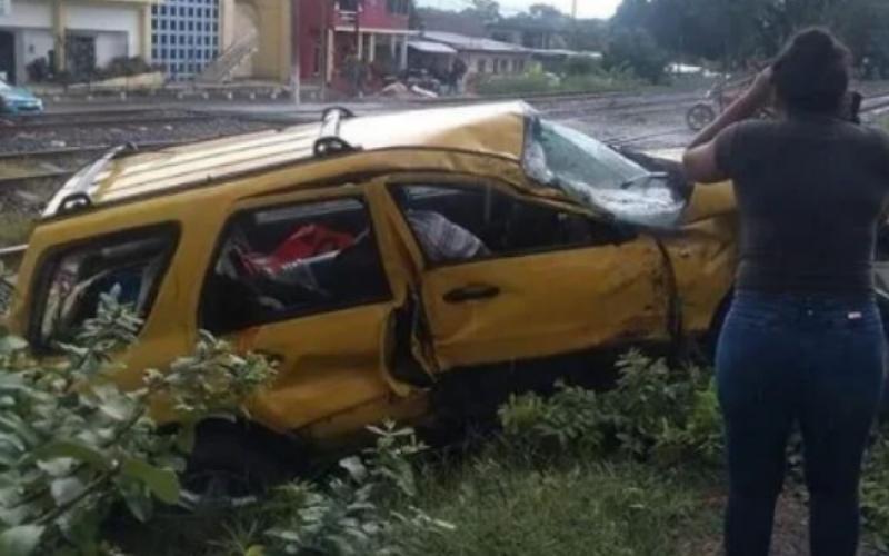  Comerciantes se trasladaban en su carro y son arrollados brutalmente por tren de carga Ferrosur