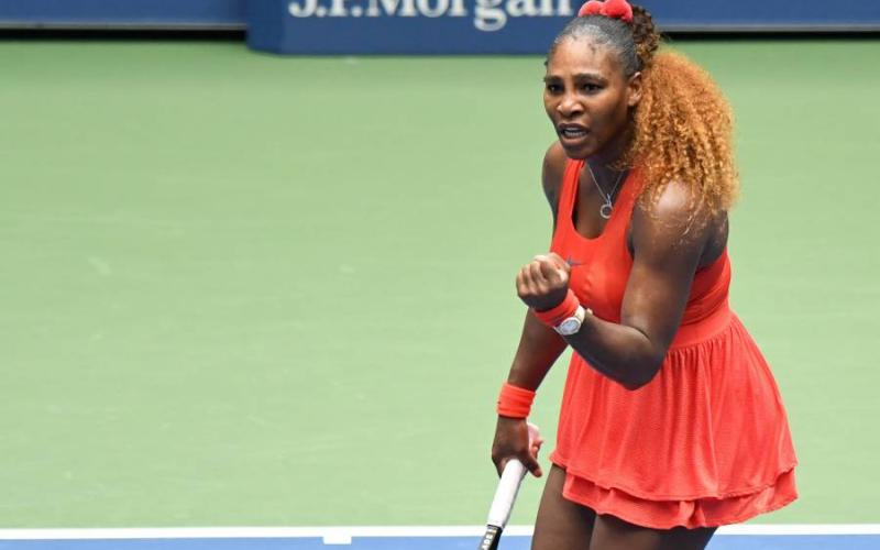 Serena Williams sufre pero avanza a semifinales del Abierto de EU