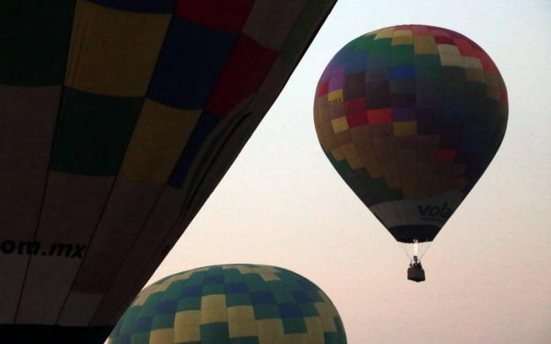 En Teotihuacán, se desplomó un globo aerostático con tres personas abordo