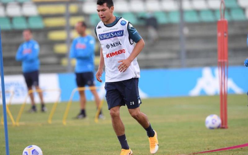 Video: "Chucky" Lozano anota increíble gol de chilena durante entrenamiento del Napoli