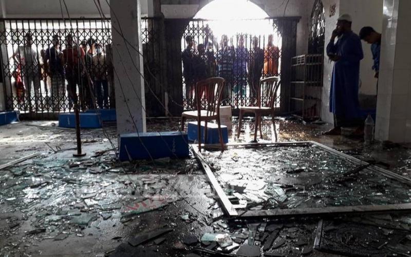 Al menos 17 fallecidos por explosión en mezquita de Bangladesh