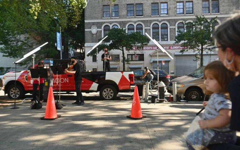 Filarmónica de Nueva York toca en las calles para sobrevivir ante Covid-19