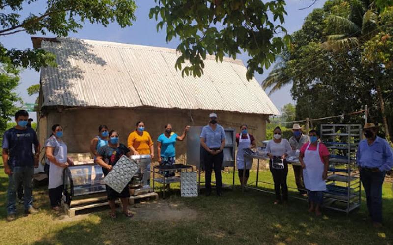 DIF de Sayula apoyo a mujeres de la comunidad de Aguilera con equipo de panadería y repostería