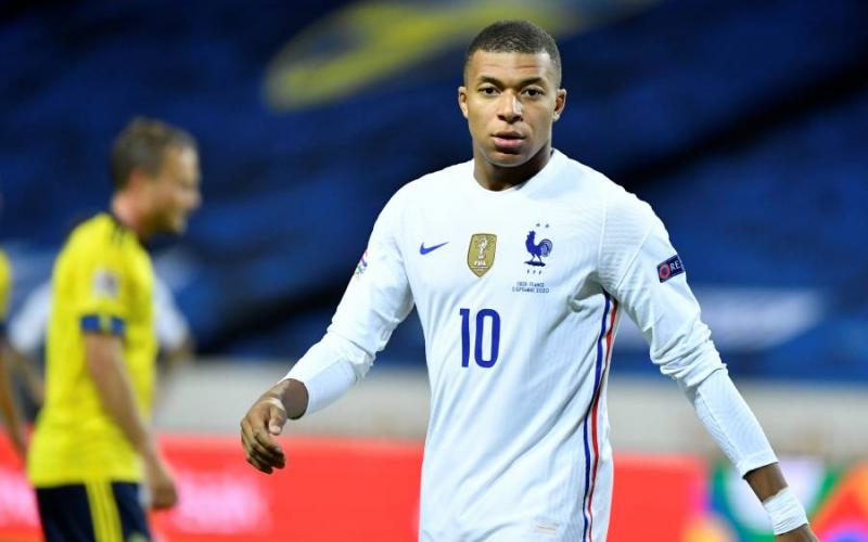 Mbappé, positivo por COVID-19