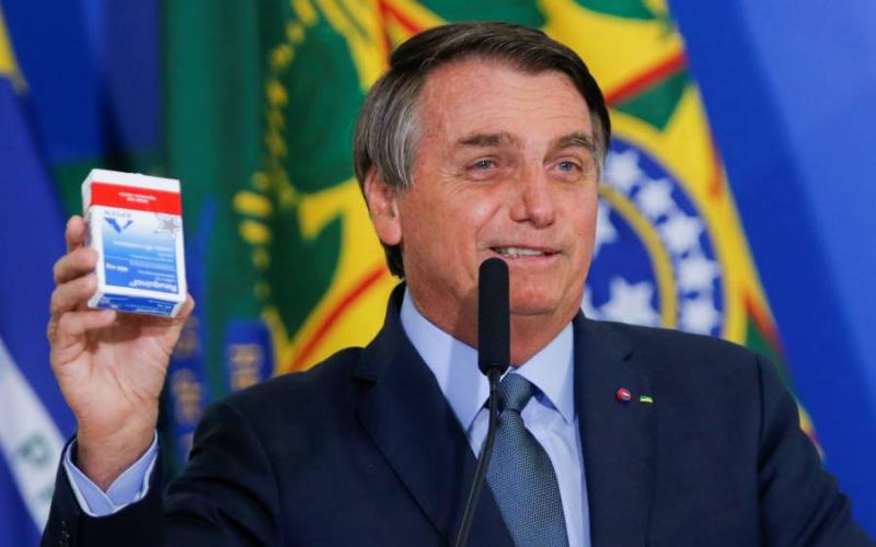 Bolsonaro: “Quedarse en casa es de débiles”