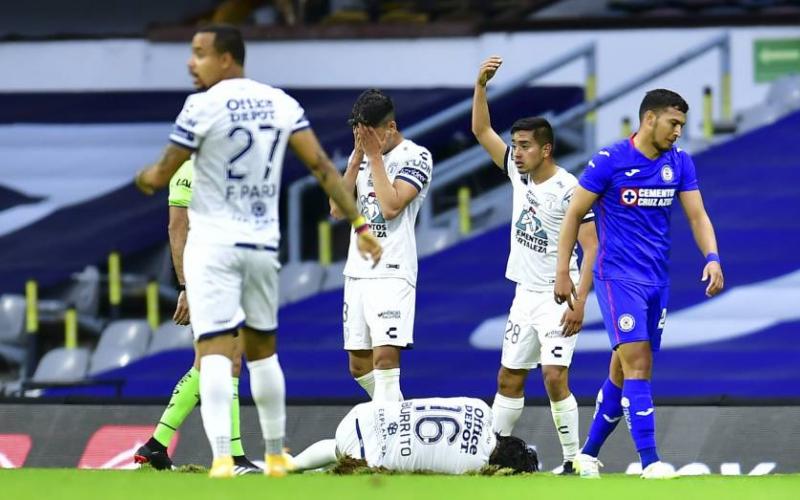 Video: "Burrito" Hernández sufre lesión durante partido contra Cruz Azul