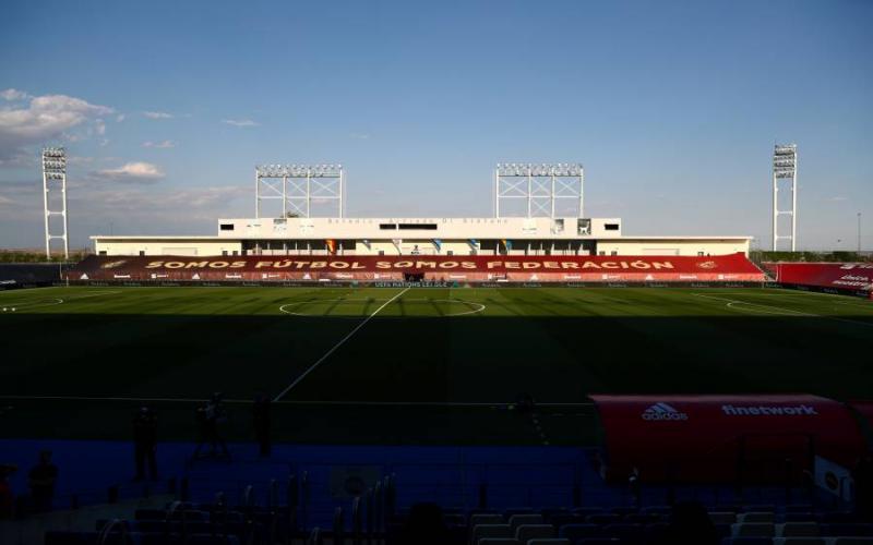 Hasta que haya vacuna, aficionados volverán a los estadios en España