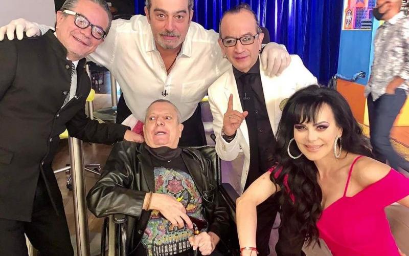 Sorprende César Bono en silla de ruedas en programa matutino