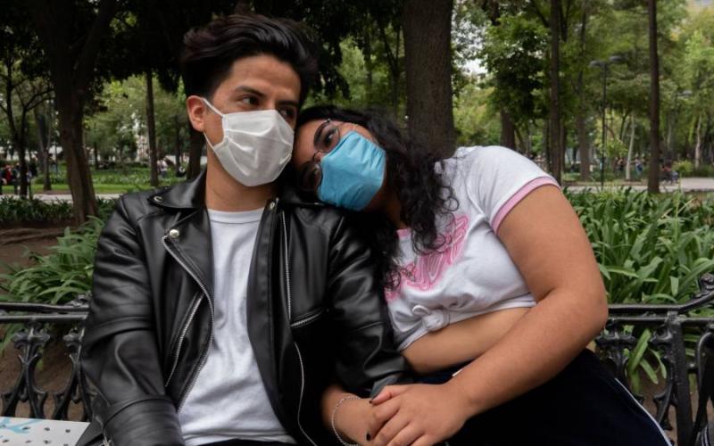 Canadá recomienda usar mascarilla si van a tener relaciones sexuales