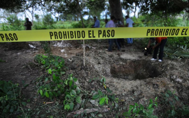 FGE y colectivos, buscan restos humanos en predios y municipios de Acayucan