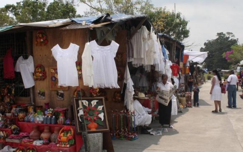  Artesanos y comerciantes de la zona Arqueológica "El Tajin" se preparan para reapertura