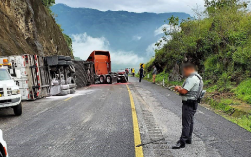 Accidente de tráiler en la carretera Puebla Córdoba