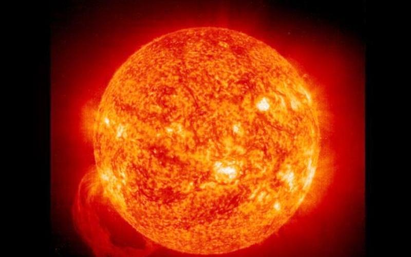 La astrónoma Julieta Fierro Gossman declaró que, dentro de cinco mil millones de años, el Sol dejará de reaccionar termonuclearmente