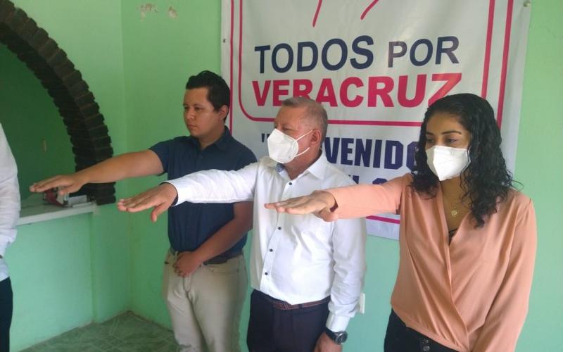 Además de la toma de protesta, el representante estatal, inauguró las oficinas en Misantla