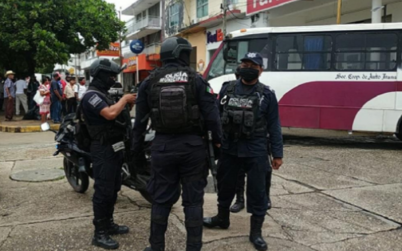 Un hombre de la tercera edad es arrollado por un camión urbano de Coatzacoalcos