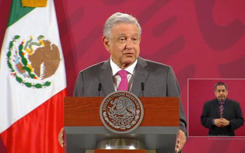 Les propongo a los de FRENAAA, que un día al mes nos permitan el Zócalo: AMLO