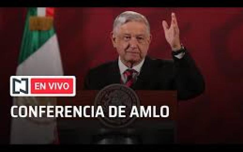 AMLO entrega reconocimientos a médicos por su trayectoria